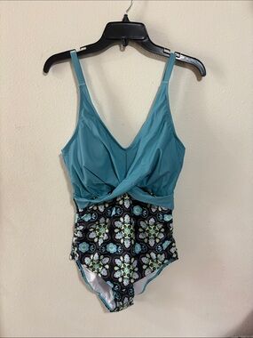 NEW Century Star Women’s Athletic One Piece Floral Print Swimsuit Size M